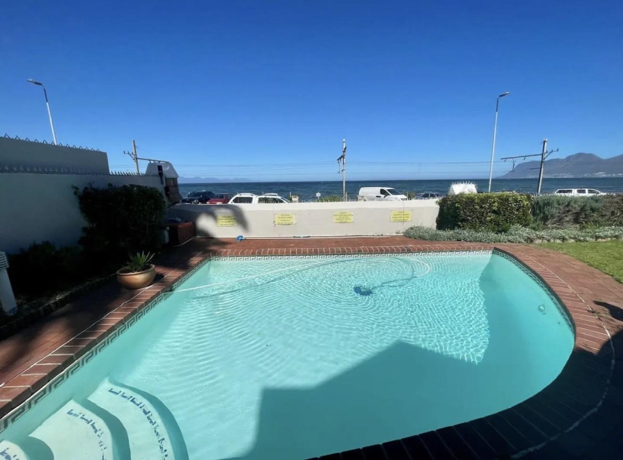 To Let 2 Bedroom Property for Rent in St James Western Cape
